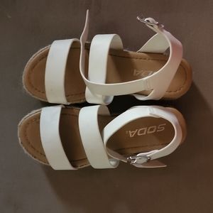 Soda Brand Girls Platform Sandals Size 1